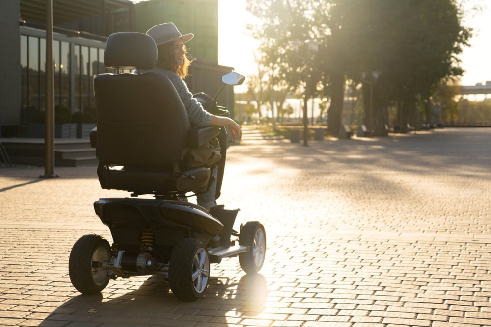 國泰產險領先業界首創「個人電動行動輔具綜合保險」，打造全台首張專為電動輔具量身設計的保險方案。