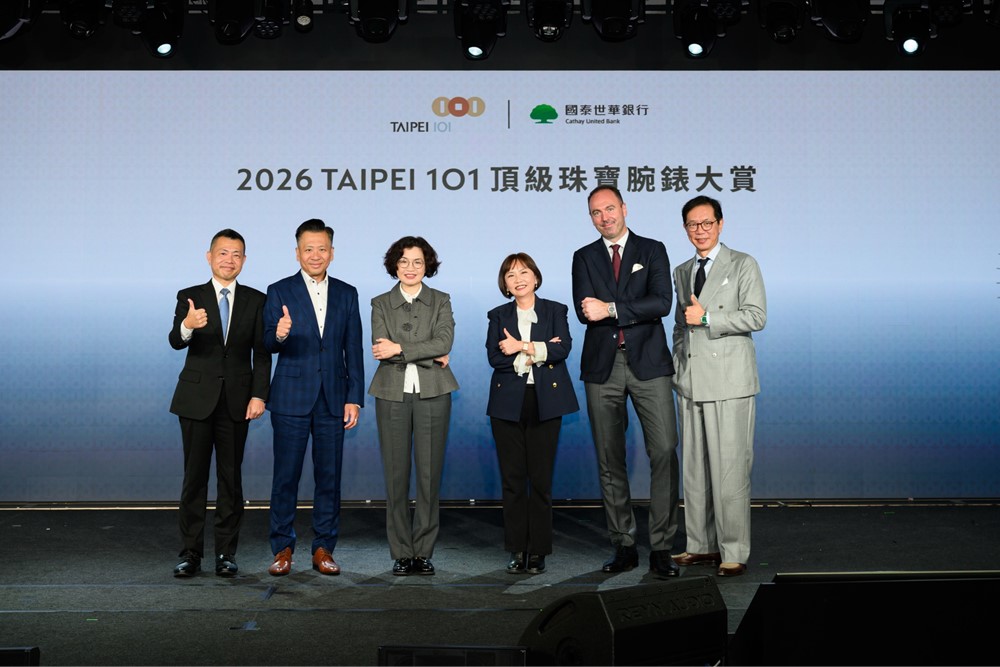 國泰世華銀行首度攜手台北101展開跨業合作，結合雙方在財富管理專業、高端客群經營、國際精品及高端消費趨勢等優勢，共同推出「台北101 World Masterpiece全球經濟趨勢論壇暨珠寶腕錶鑑賞會」。由左至右為國泰資產管理/國泰世華首席經濟學家林啟超、國泰世華銀行副總經理梁明喬、台北101總經理朱麗文、台北101商場事業處營運長方君之、PIAGET北亞區董事總經理Pierre-Etienne Durand、國際鐘錶專家Carson Chan。