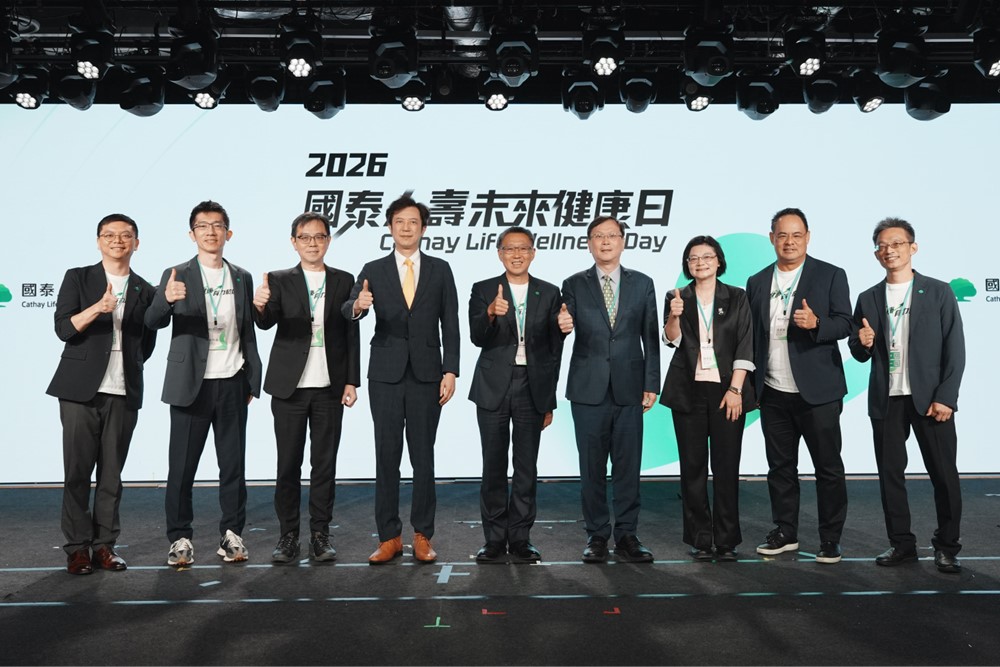 國泰人壽舉辦「2026國泰人壽未來健康日」，攜手國家、企業及所有合作夥伴，一起思考如何讓保戶、民眾能夠追求更長的健康餘命。圖左起為國泰人壽健康智庫林民浩博士、國泰人壽副總林明達、國泰人壽資深副總吳俊宏、金管會副主委陳彥良、國泰人壽總經理林昭廷、衛福部次長莊人祥、國民健康署副署長林莉茹、國泰人壽資深副總孫至德及國泰人壽健康實驗室協理翁建勳。