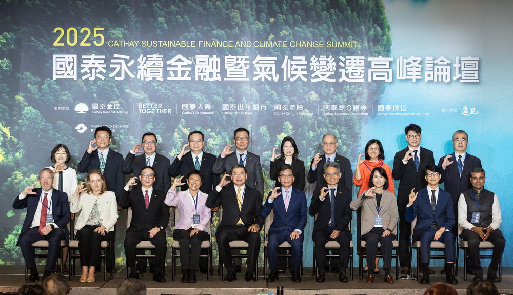 第九年舉辦的國泰永續金融暨氣候變遷高峰論壇,線上線下合計約4,000人次參與,合計超過2,500家企業,其中逾700家上市櫃公司,展現國泰於氣候行動之影響力